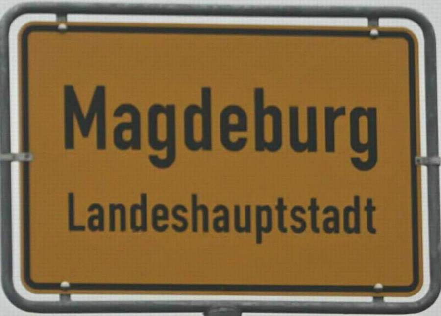 Ortseingangsschild zur Landeshauptstadt Magdeburg (Archiv Chronik)