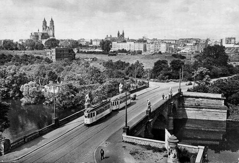 Blick über die Zollbrücke, die Zitadelle ist verschwunden (Nachkriegsaufnahme, Archiv Chronik)
