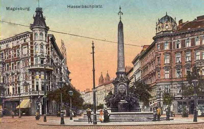 Der Hasselbachplatz mit dem 1927 versetzten Brunnen (Archiv Chronik)