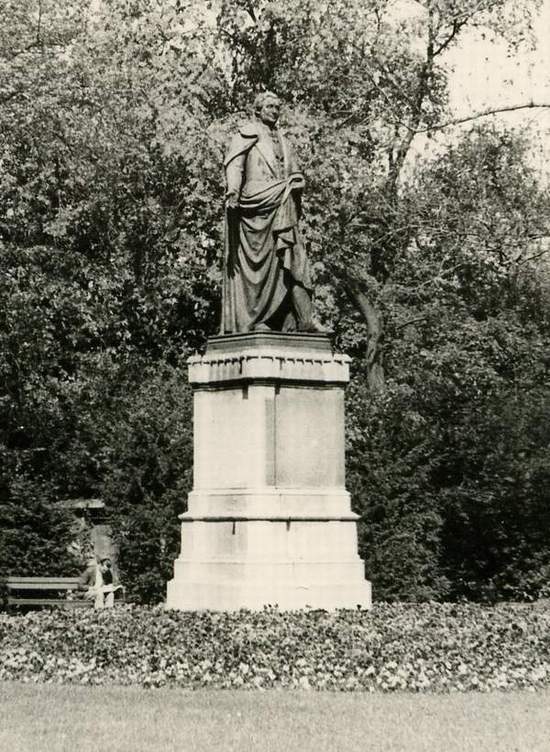 Francke-Denkmal (Archiv Chronik)
