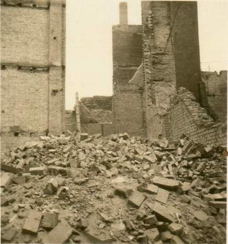 Die Ruinen der Schwertfegerstraße 8 (Bild von Marianne Friedrich, Leverkusen)