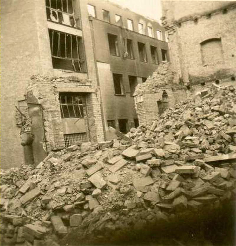 Das Haus Schwertfegerstraße 8 nach dem 16.Januar 1945 (Bild von Marianne Friedrich, Leverkusen)