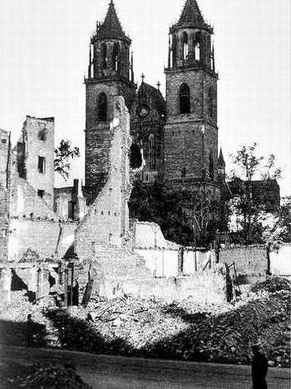 Ruinen am Dom (Archiv Chronik)