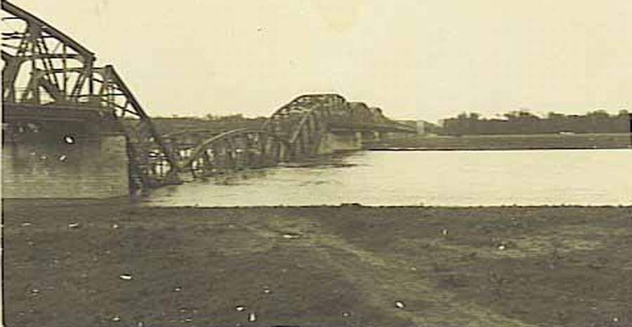 Zerstörte Herrenkrug-Eisenbahnbrücke (Archiv Chronik)