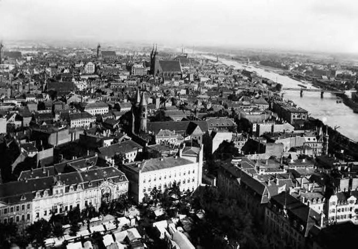 Blick über Magdeburg mit dem Knattergebirge (Archiv Chronik)