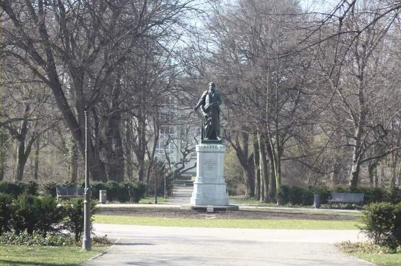 Denkmal für Oberbürgermeister Franke im Nordpark (Archiv Chronik)