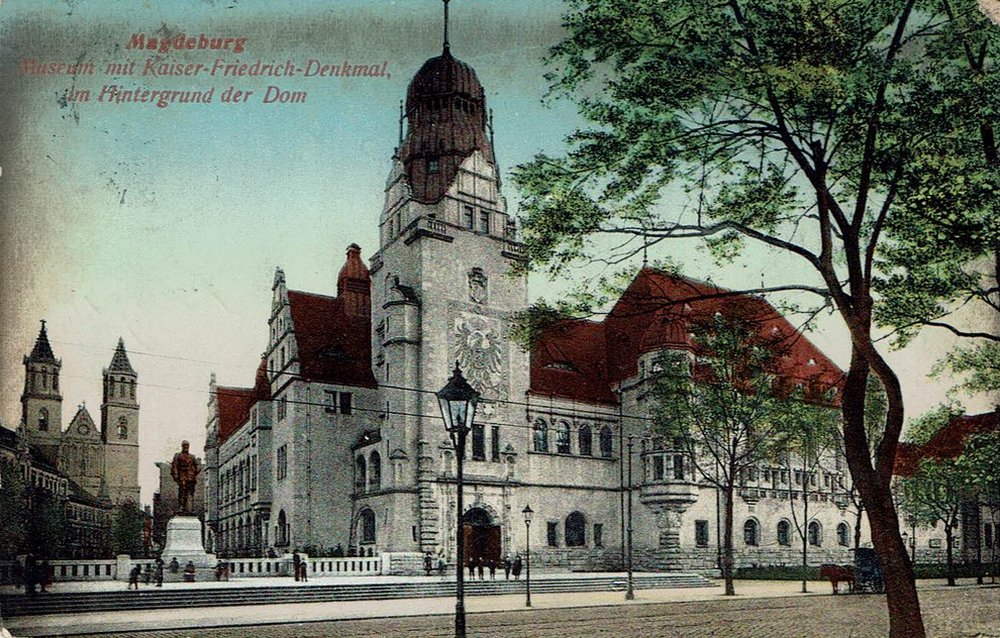 Museum mit Kaiser-Friedrich-Denkmal, im Hintergrund der Dom, 08.04.1912