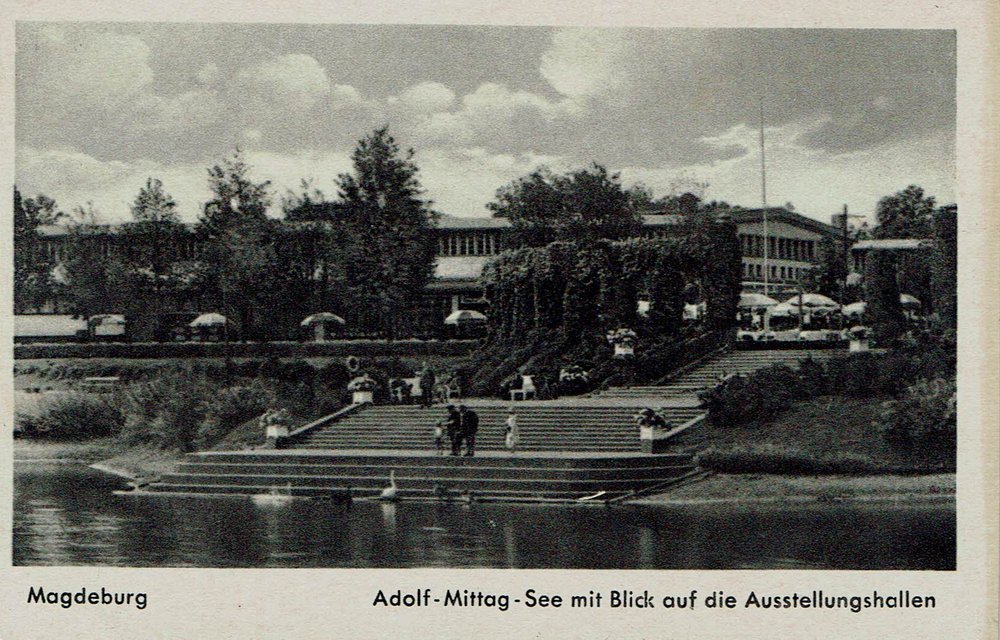 Adolf-Mittag-See mit Blick auf die Ausstellungshallen, nicht gelaufen