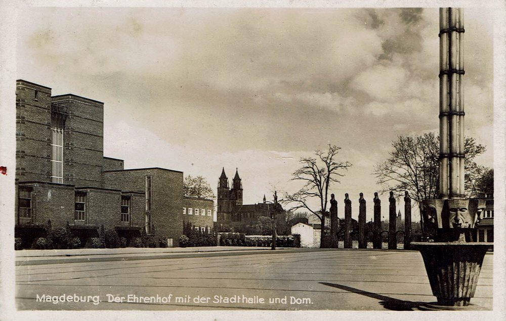 Der Ehrenhof mit der Stadthalle und Dom, 12.02.1938