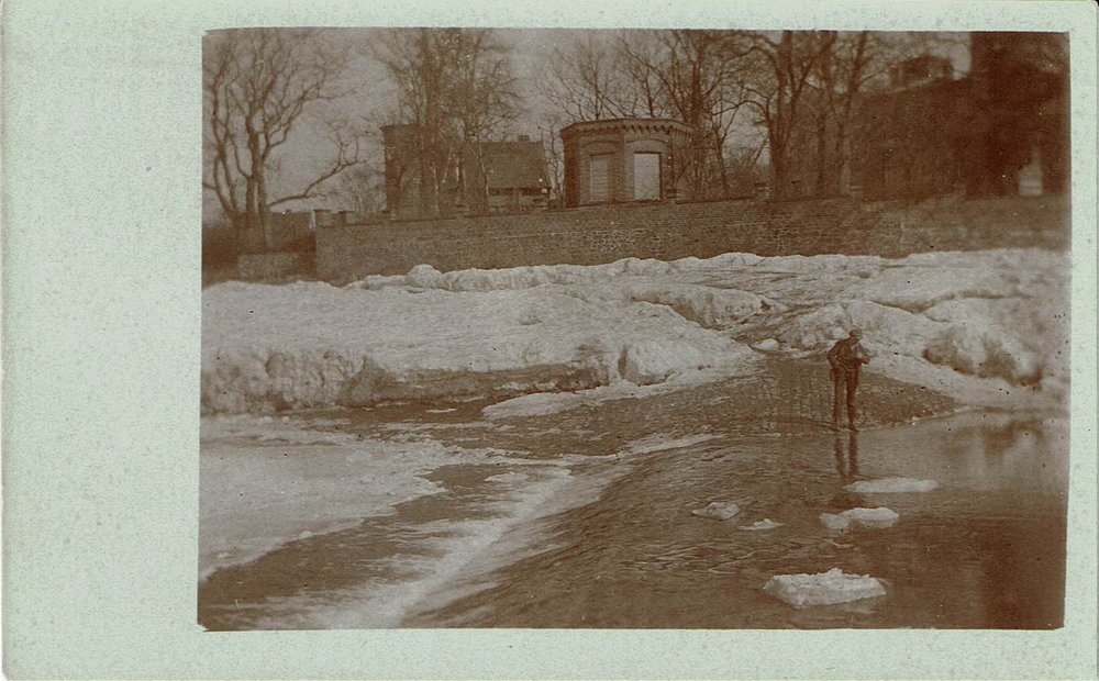 Fotopostkarte, Am Wasserfall in der Alten Elbe, Winter 1924