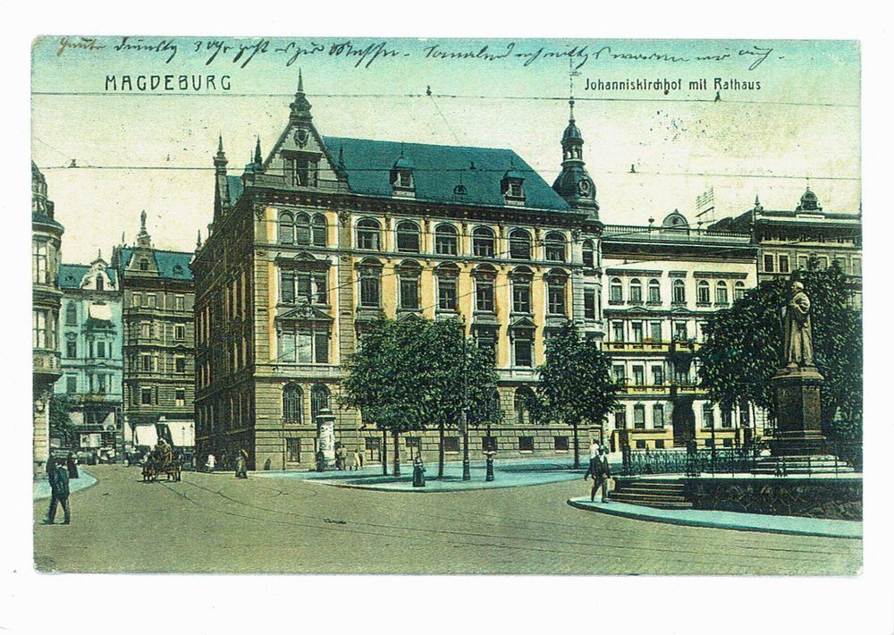 Johanniskirchhof mit Rathaus