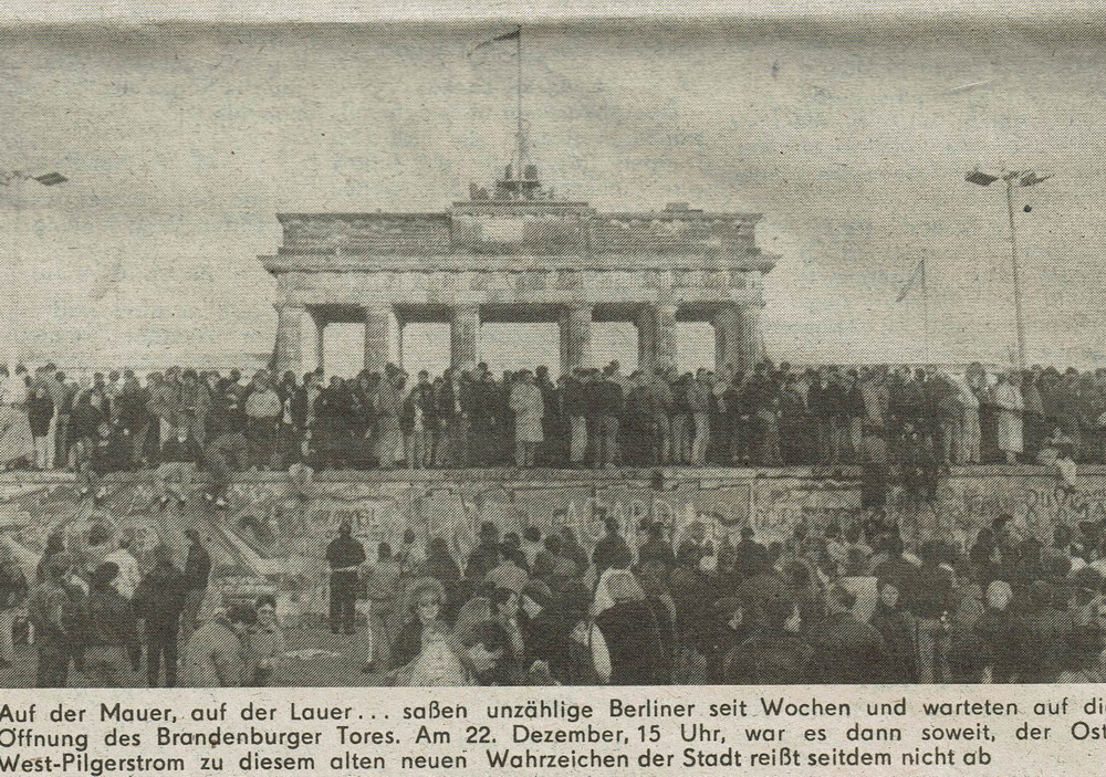 Das Brandenburger Tor am 22. Dezember 1989 (aus: Junge Welt vom 29. Dezember 1989, Archiv Chronik)